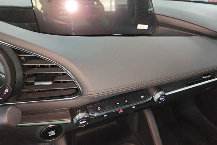 Used Mazda 3 Axela 2023 2.0L Automatic ZhiZhen Edition Audio And AC Panel