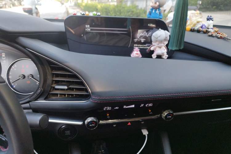 Used Mazda 3 Axela 2023 2.0L Automatic Zhiya Edition Audio And AC Panel