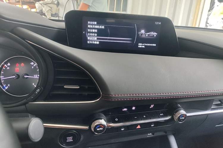 Used Mazda 3 Axela 2023 2.0L Automatic ZhiZhen Edition Audio And AC Panel