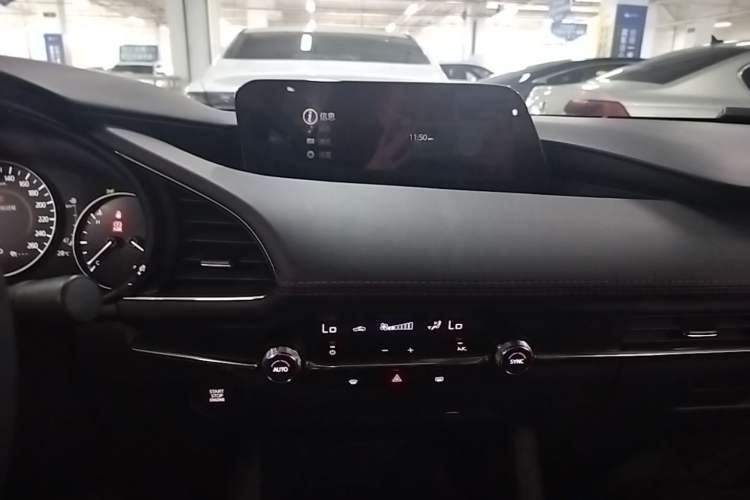 Used Mazda 3 Axela 2023 2.0L Automatic ZhiZhen Edition Audio And AC Panel