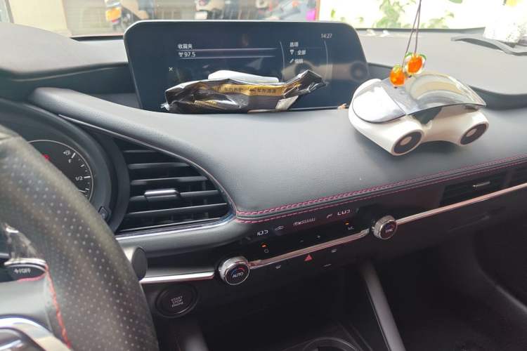 Used Mazda 3 Axela 2023 2.0L Automatic Zhiya Edition Audio And AC Panel