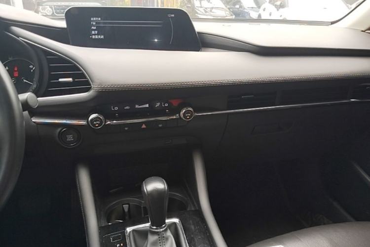 Used Mazda 3 Axela 2023 2.0L Automatic Zhiyao Edition Center Console
