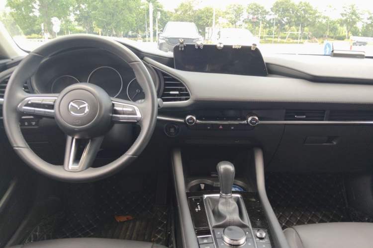Used Mazda 3 Axela 2023 2.0L Automatic Zhiya Edition Center Console
