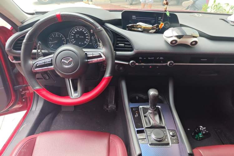 Used Mazda 3 Axela 2023 2.0L Automatic Zhiya Edition Center Console