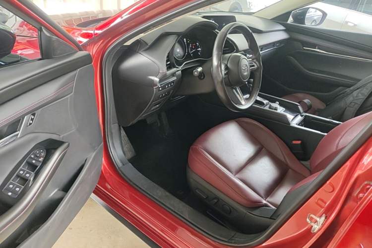 Used Mazda 3 Axela 2023 2.0L Automatic ZhiZhen Edition Driver Seat