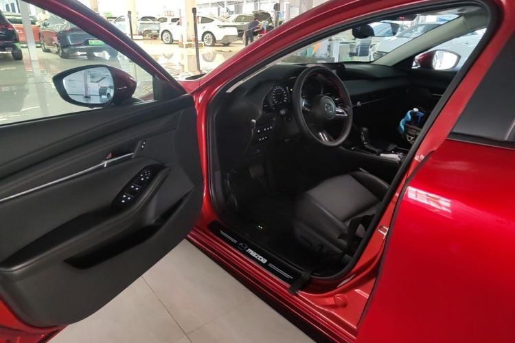 Used Mazda 3 Axela 2023 2.0L Automatic ZhiZhen Edition Driver Seat