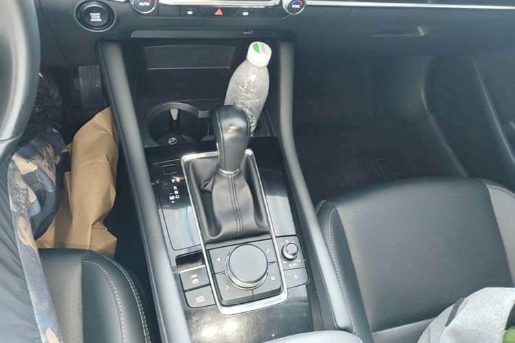 Used Mazda 3 Axela 2023 2.0L Automatic ZhiXuan Edition Gear Lever