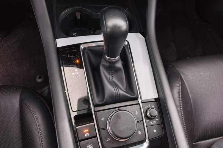 Used Mazda 3 Axela 2023 2.0L Automatic ZhiZhen Edition Gear Lever