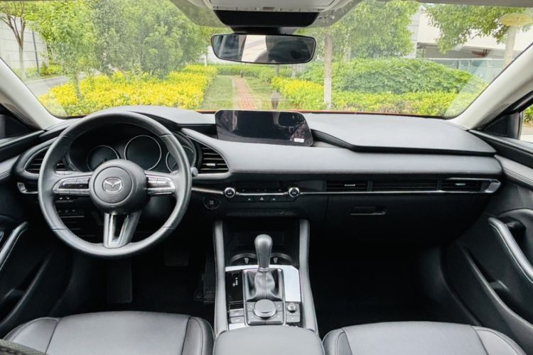 Used Mazda 3 Axela 2023 2.0L Automatic ZhiZhen Edition Interior 2