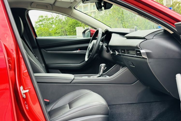 Used Mazda 3 Axela 2023 2.0L Automatic ZhiZhen Edition Interior 5