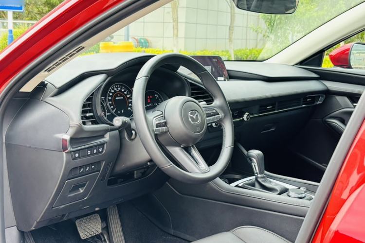 Used Mazda 3 Axela 2023 2.0L Automatic ZhiZhen Edition Interior 6