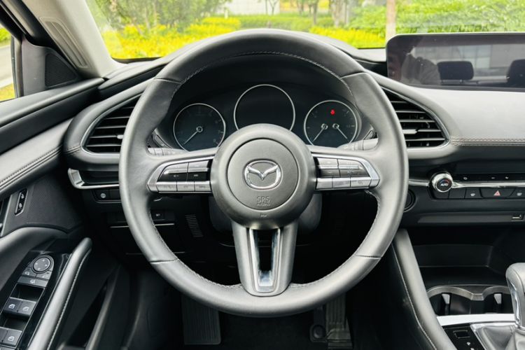 Used Mazda 3 Axela 2023 2.0L Automatic ZhiZhen Edition Interior 8