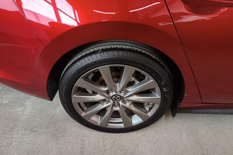 Used Mazda 3 Axela 2023 2.0L Automatic ZhiXuan Edition Right Rear Wheel Hub