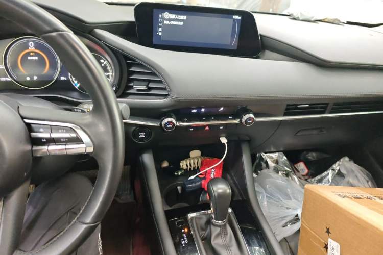 Used Mazda 3 Axela 2023 2.0L Automatic ZhiZhen Edition Audio And AC Panel