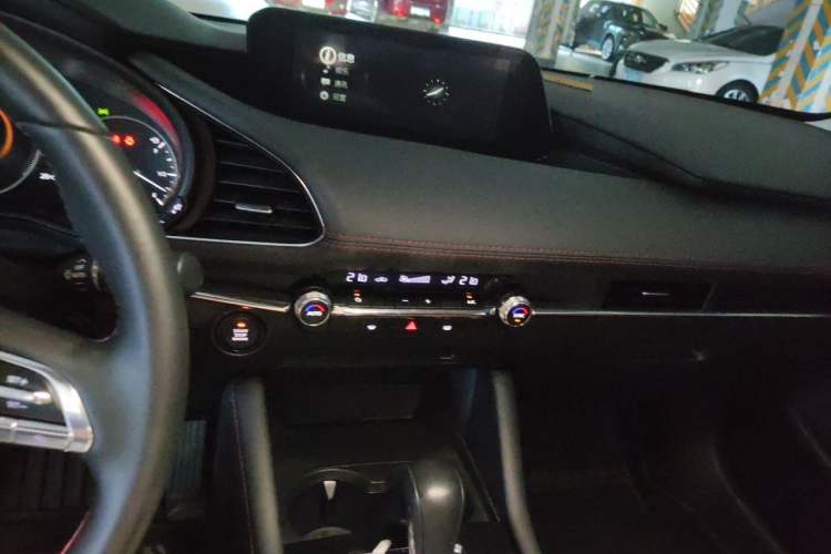 Used Mazda 3 Axela 2023 2.0L Automatic ZhiZhen Edition Audio And AC Panel