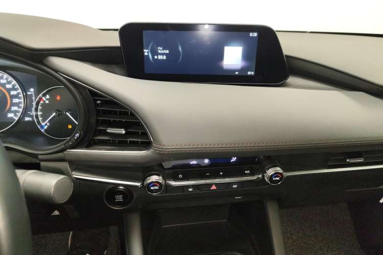 Used Mazda 3 Axela 2023 2.0L Automatic ZhiZhen Edition Audio And AC Panel