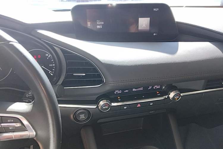 Used Mazda 3 Axela 2023 2.0L Automatic Zhiyao Edition Audio And AC Panel