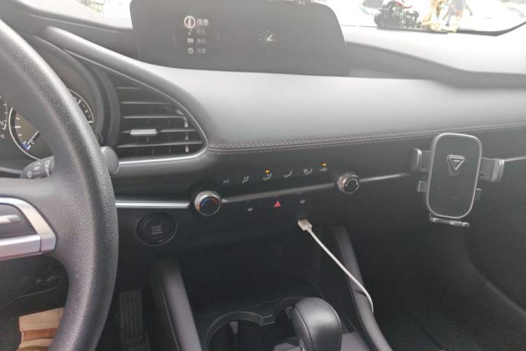 Used Mazda 3 Axela 2023 2.0L Automatic Zhiqing Edition Audio And AC Panel