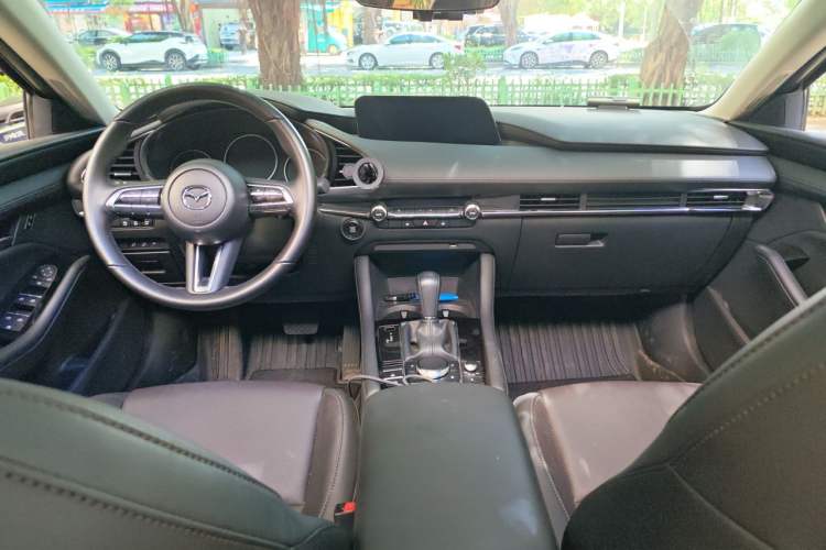 Used Mazda 3 Axela 2023 2.0L Automatic ZhiZhen Edition Center Console