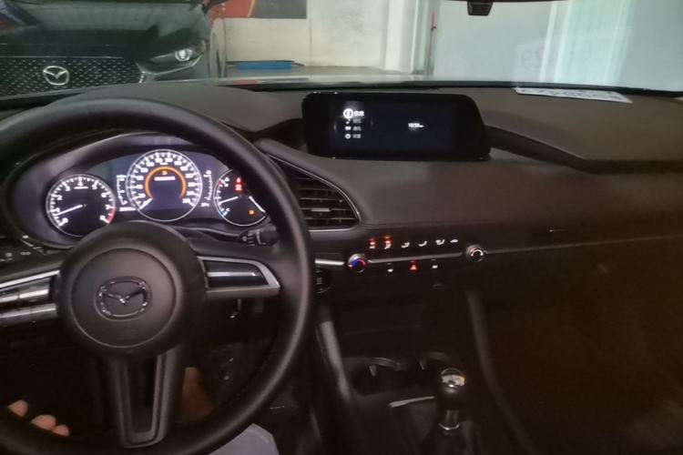 Used Mazda 3 Axela 2023 1.5L Manual ZhiMei Edition Center Console