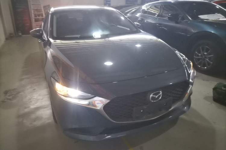 Used Mazda 3 Axela 2023 1.5L Manual ZhiMei Edition Front Right 45 Deg