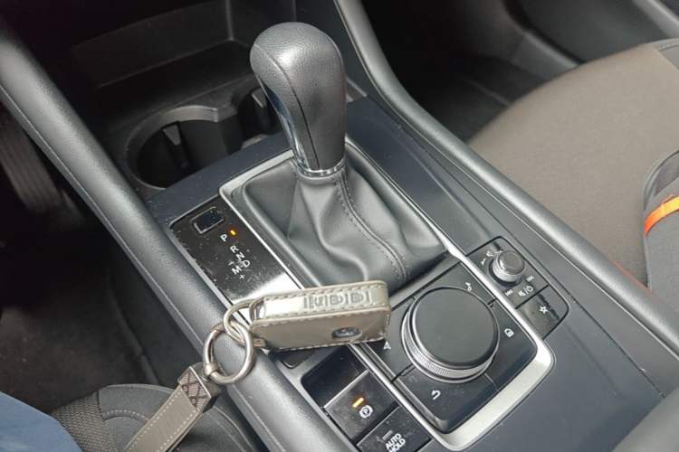 Used Mazda 3 Axela 2023 2.0L Automatic Zhiqing Edition Gear Lever
