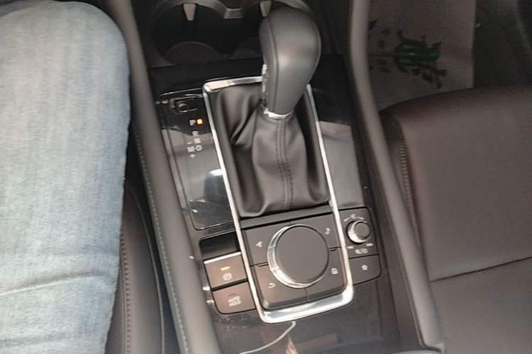 Used Mazda 3 Axela 2023 2.0L Automatic Zhiyao Edition Gear Lever