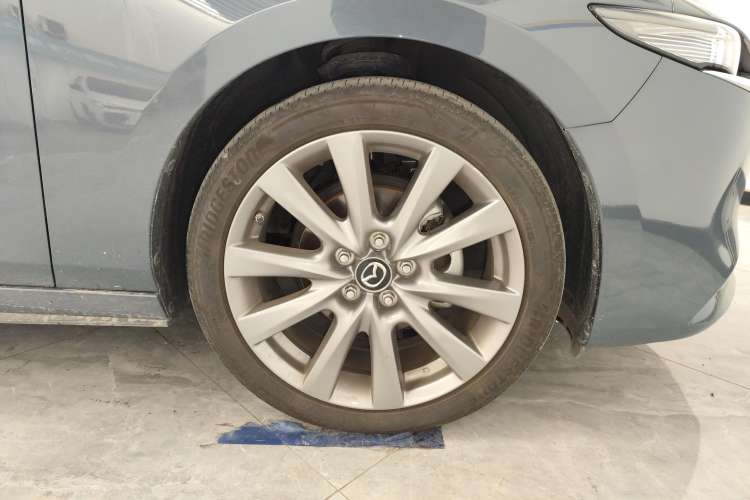 Used Mazda 3 Axela 2023 2.0L Automatic ZhiZhen Edition Left Rear Wheel Hub
