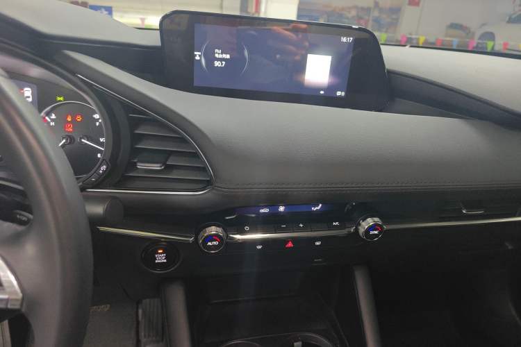 Used Mazda 3 Axela 2023 2.0L Automatic Zhiya Edition Audio And AC Panel