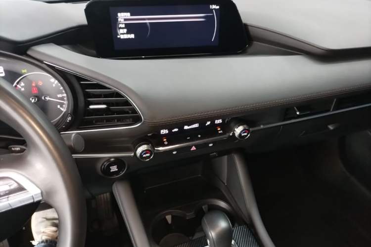 Used Mazda 3 Axela 2023 2.0L Automatic Zhiya Edition Audio And AC Panel