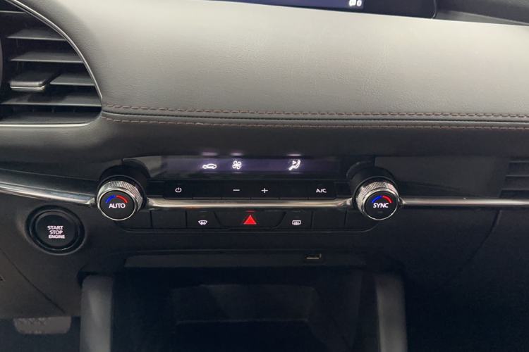 Used Mazda 3 Axela 2023 2.0L Automatic Zhiya Edition Audio And AC Panel