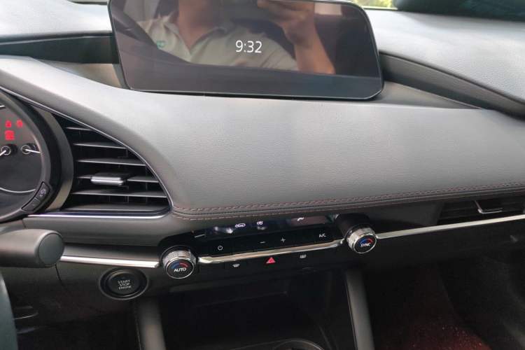Used Mazda 3 Axela 2023 2.0L Automatic Zhiyao Edition Audio And AC Panel