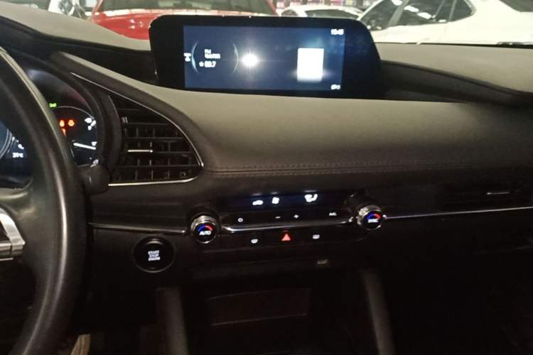 Used Mazda 3 Axela 2023 2.0L Automatic Zhiya Edition Audio And AC Panel