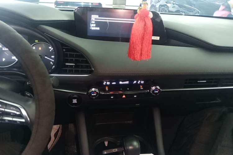 Used Mazda 3 Axela 2023 2.0L Automatic ZhiZhen Edition Audio And AC Panel