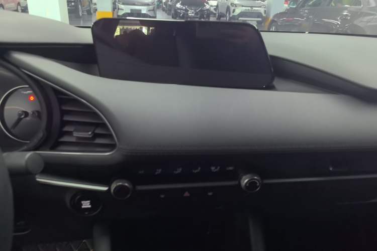 Used Mazda 3 Axela 2023 2.0L Automatic Zhiqing Edition Audio And AC Panel