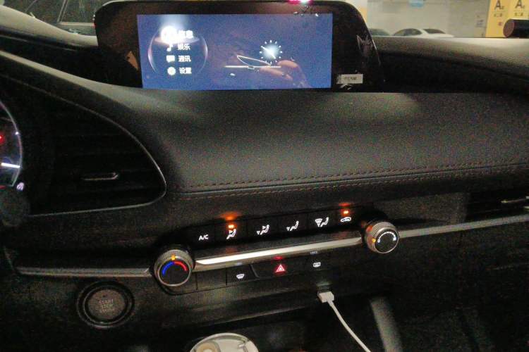 Used Mazda 3 Axela 2023 1.5L Automatic Zhiyue Edition Audio And AC Panel