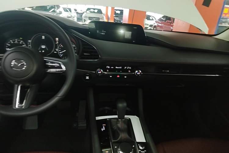Used Mazda 3 Axela 2023 2.0L Automatic ZhiZhen Edition Audio And AC Panel