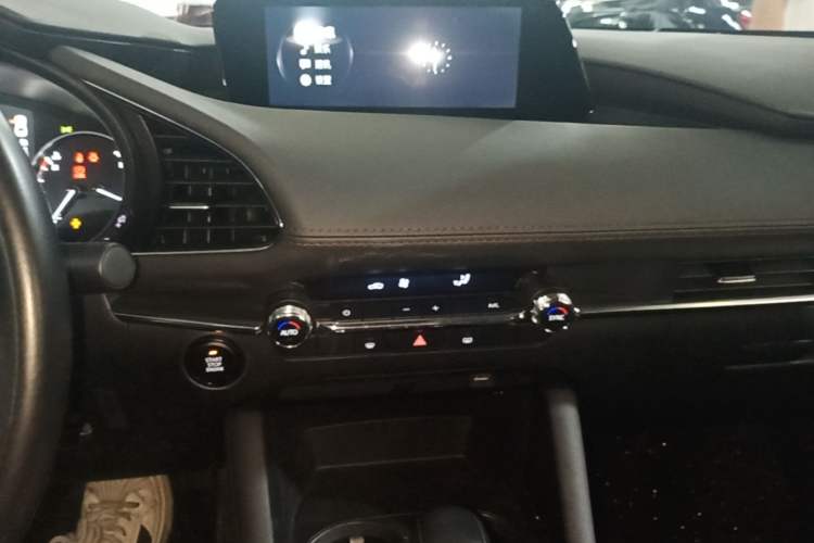 Used Mazda 3 Axela 2023 2.0L Automatic Zhiya Edition Audio And AC Panel