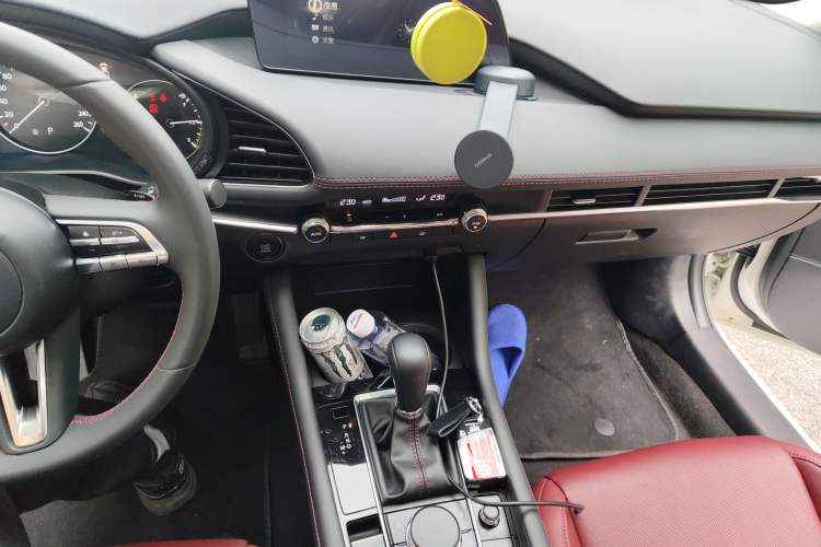 Used Mazda 3 Axela 2023 2.0L Automatic ZhiZhen Edition Audio And AC Panel