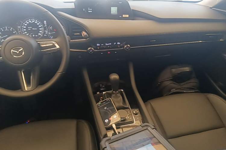 Used Mazda 3 Axela 2023 2.0L Automatic Zhiyao Edition Audio And AC Panel