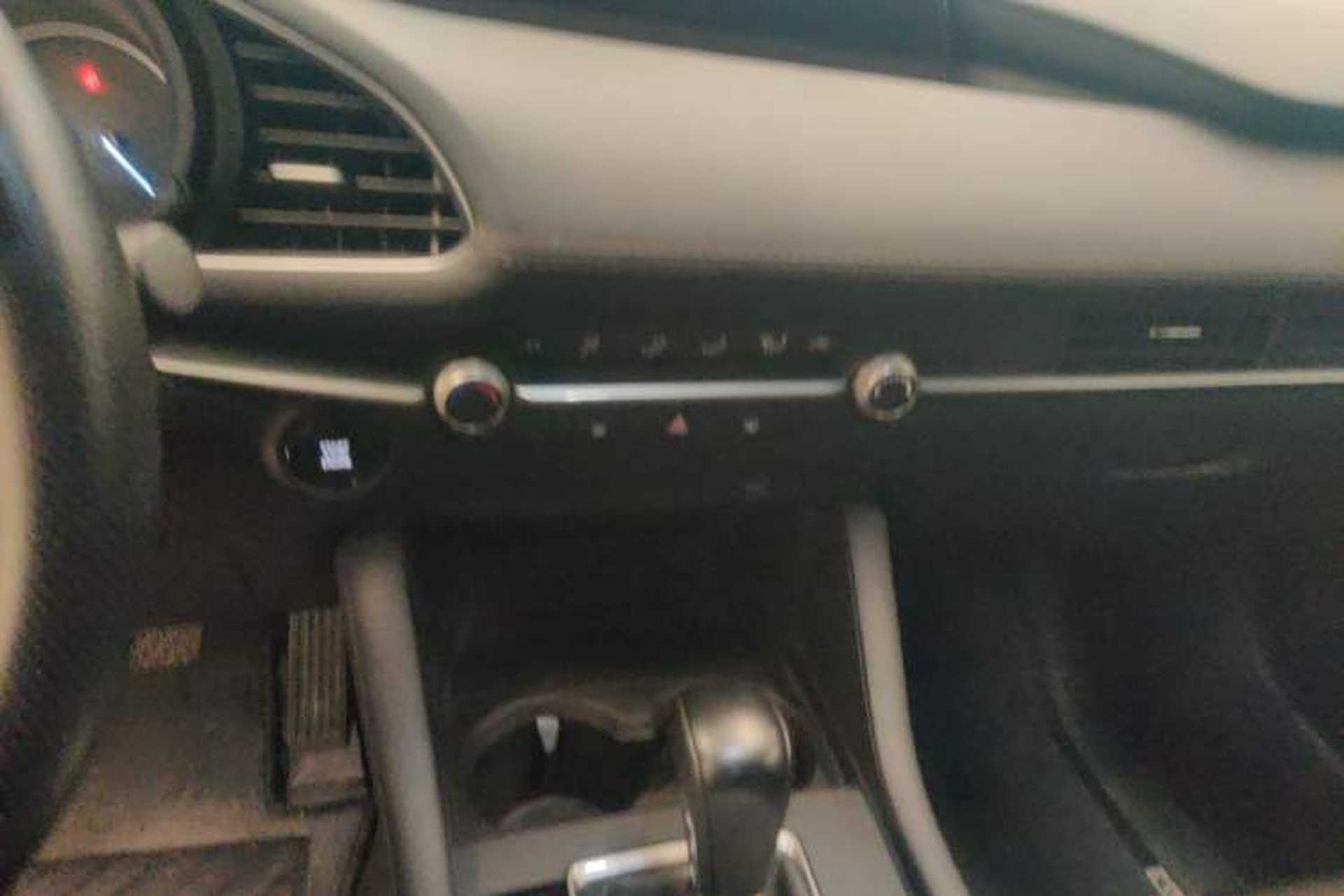 Used Mazda 3 Axela 2023 2.0L Automatic Zhiqing Edition Audio And AC Panel
