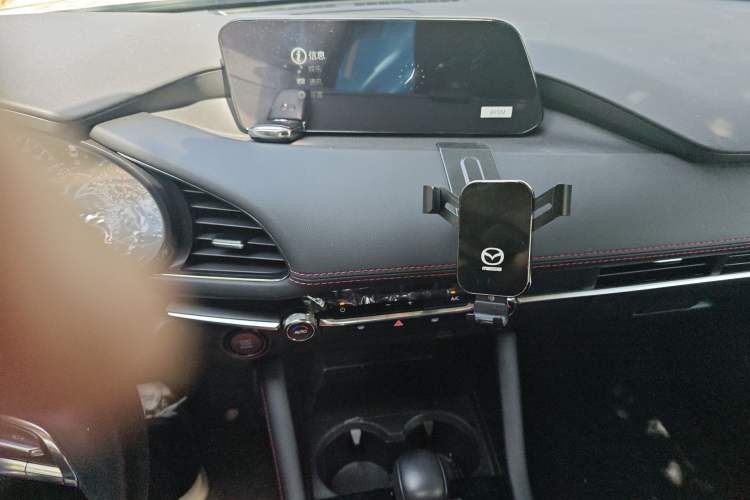 Used Mazda 3 Axela 2023 2.0L Automatic ZhiZhen Edition Audio And AC Panel