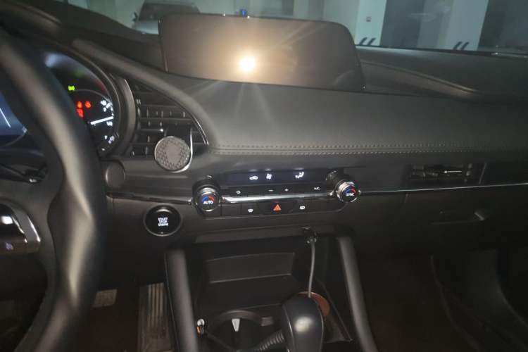 Used Mazda 3 Axela 2023 2.0L Automatic Zhiya Edition Audio And AC Panel