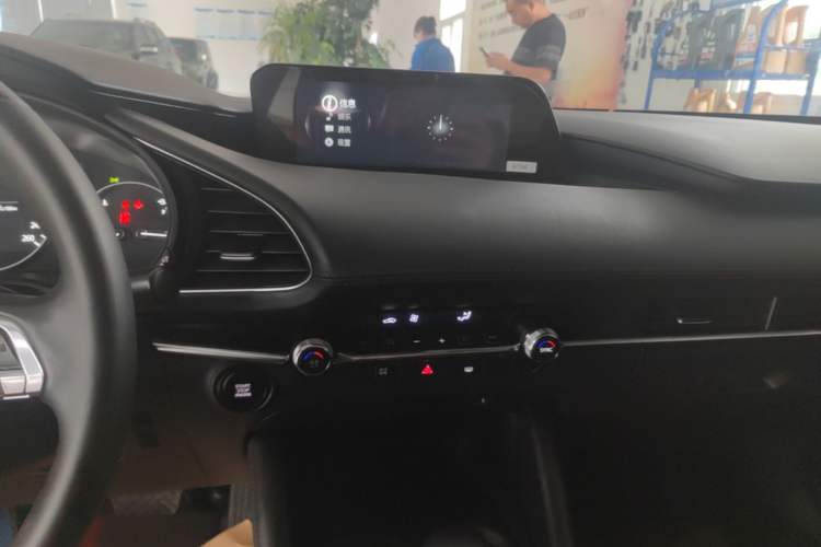 Used Mazda 3 Axela 2023 2.0L Automatic ZhiXuan Edition Audio And AC Panel