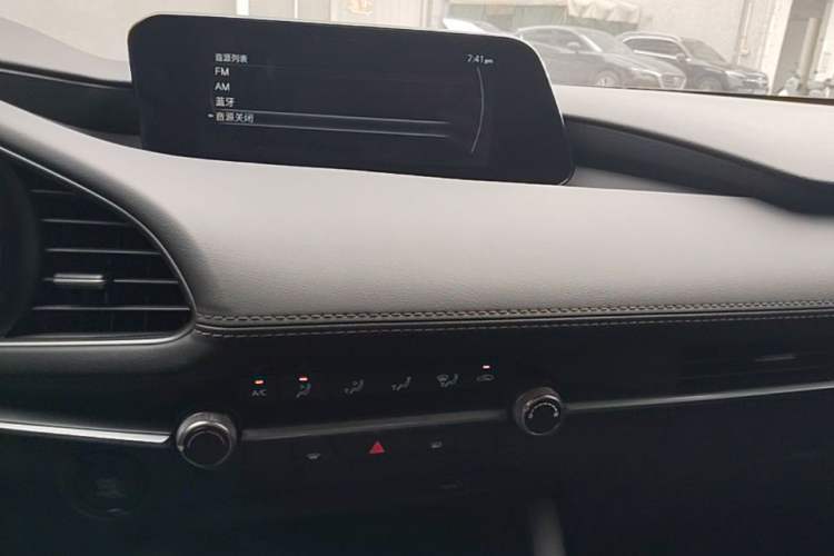Used Mazda 3 Axela 2023 2.0L Automatic Zhiqing Edition Audio And AC Panel
