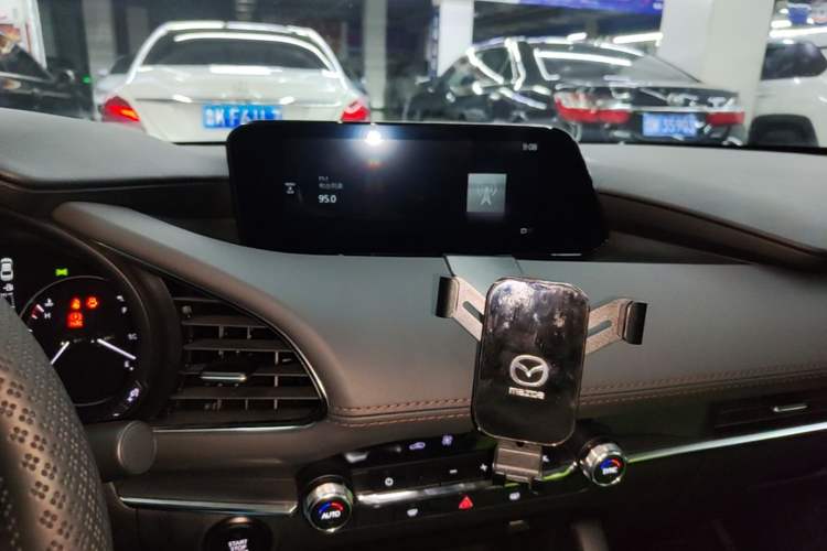 Used Mazda 3 Axela 2023 2.0L Automatic Zhiya Edition Audio And AC Panel