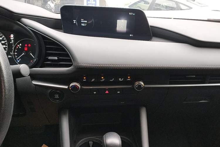 Used Mazda 3 Axela 2023 2.0L Automatic Zhiqing Edition Audio And AC Panel