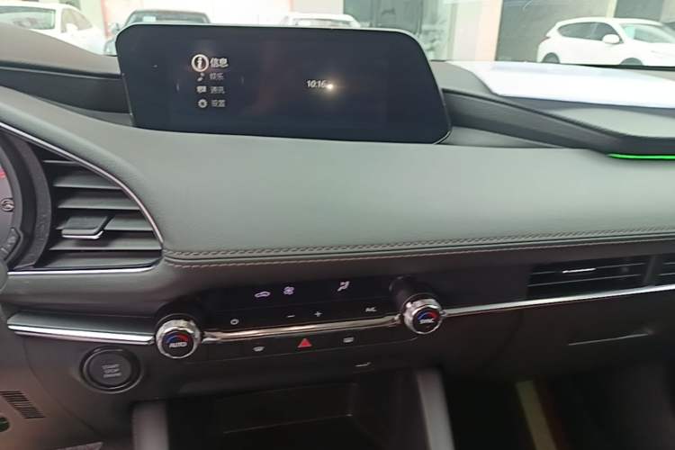 Used Mazda 3 Axela 2023 2.0L Automatic ZhiXuan Edition Audio And AC Panel