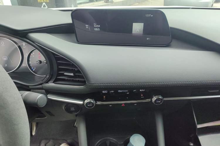 Used Mazda 3 Axela 2023 2.0L Automatic ZhiZhen Edition Audio And AC Panel
