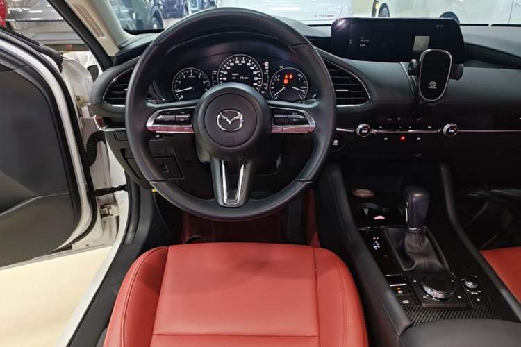 Used Mazda 3 Axela 2023 2.0L Automatic ZhiXuan Edition Audio And AC Panel